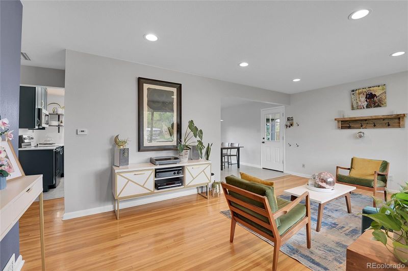 553 Lima St, Aurora, CO 80010