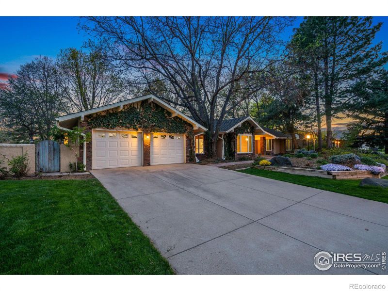 1125 Fox Hill Dr, Longmont, CO 80504