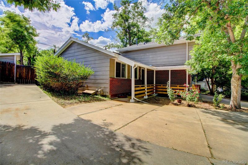 6401 Zinnia St, Arvada, CO 80004