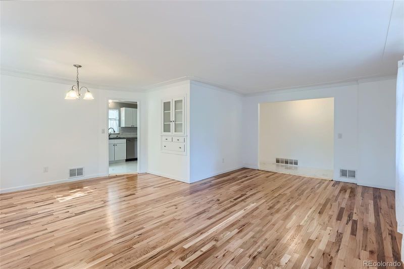 381 Newark St, Aurora, CO 80010