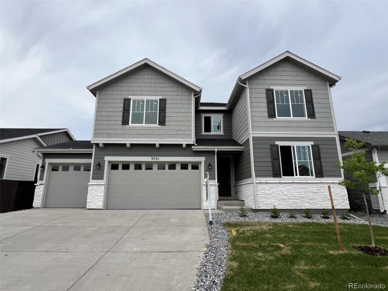 9725 Ceylon Ct, Commerce City, CO 80022