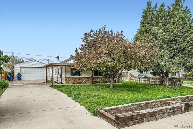 6015 Grape Dr, Commerce City, CO 80022