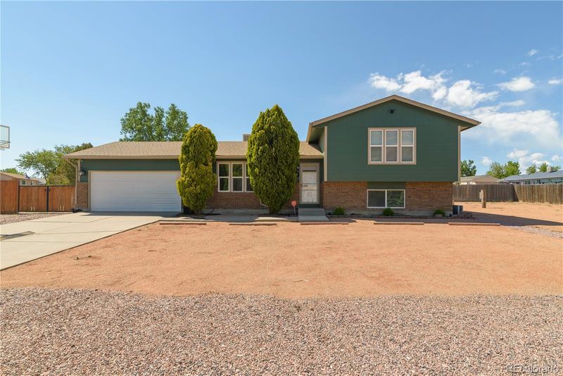 242 E Idaho Springs Dr, Pueblo, CO 81007