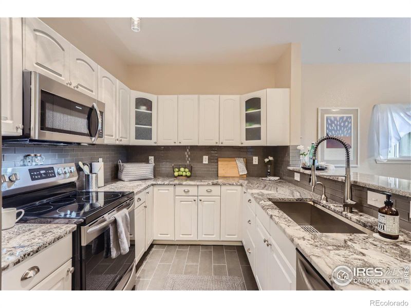 8563 W 48th Pl, Arvada, CO 80002