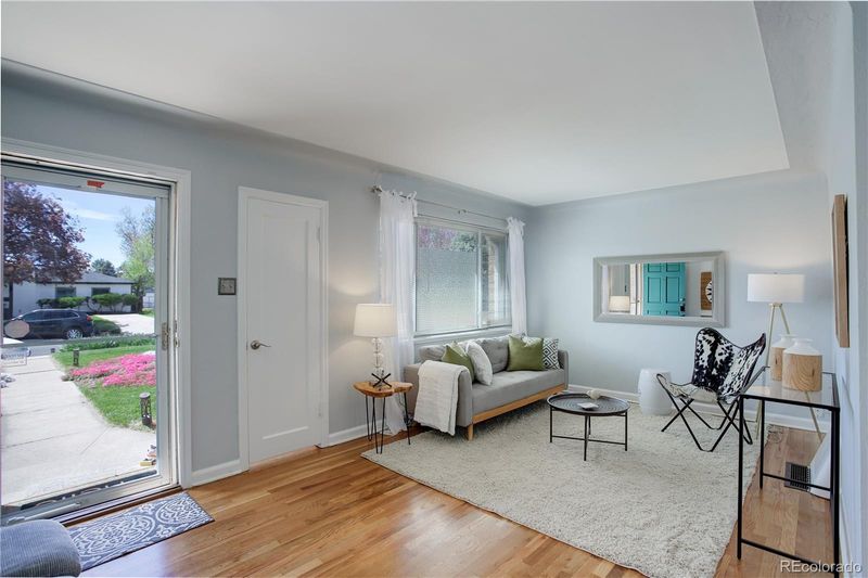 2820 Niagara St, Denver, CO 80207