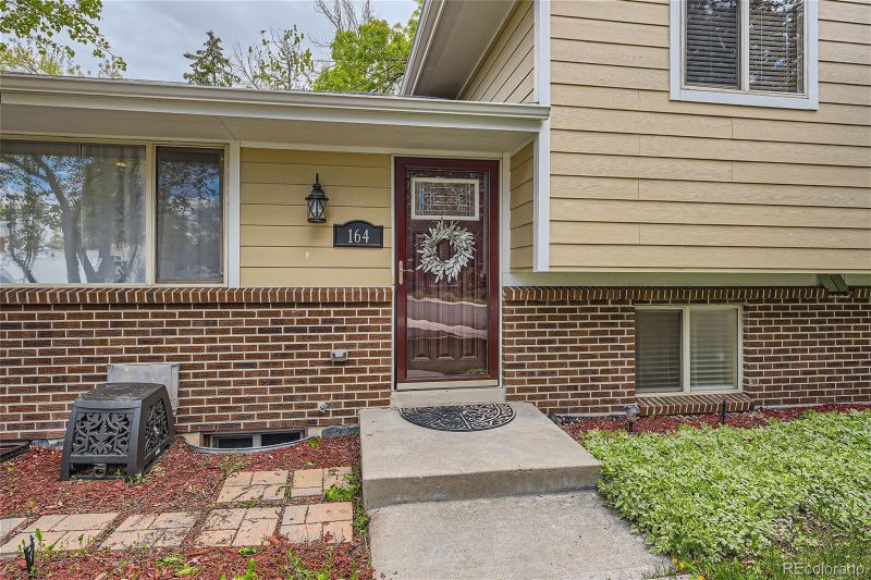 164 W Acoma Dr, Littleton, CO 80120