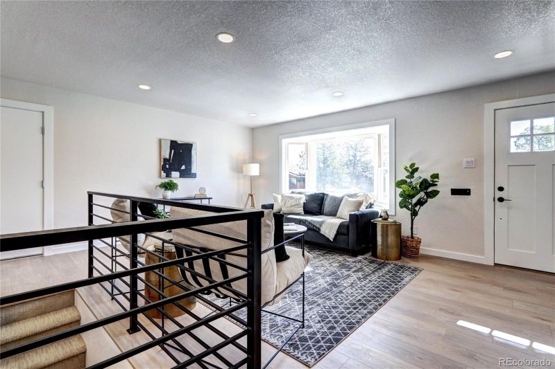 971 S Holly St, Denver, CO 80246