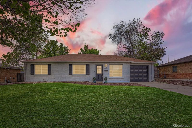 911 Ursula St, Aurora, CO 80011