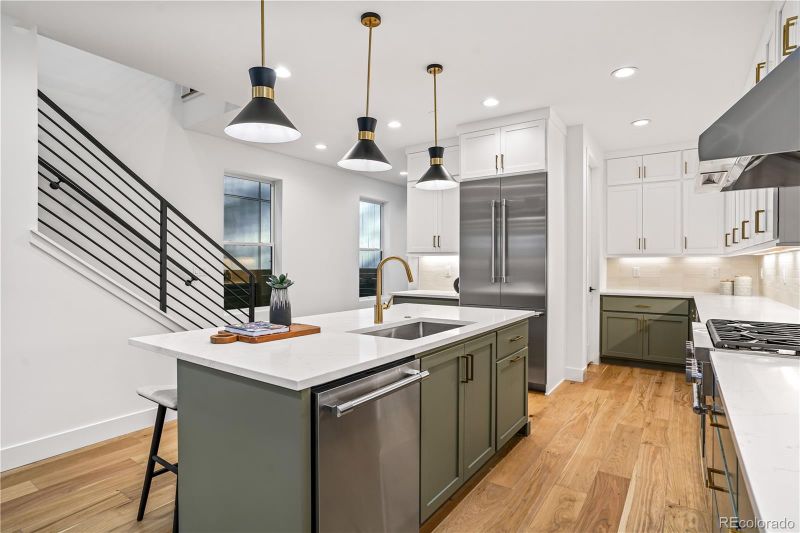 578 Adams St, Denver, CO 80206