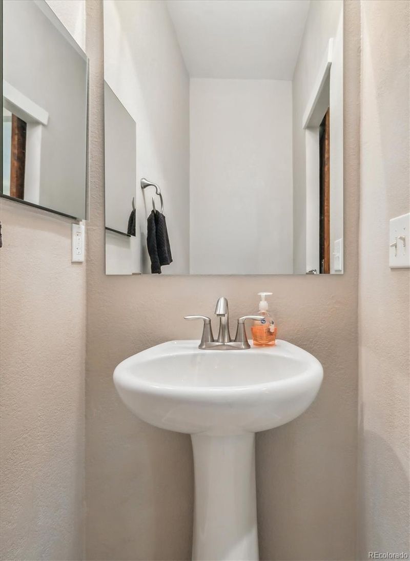 9172 Fig St, Arvada, CO 80005