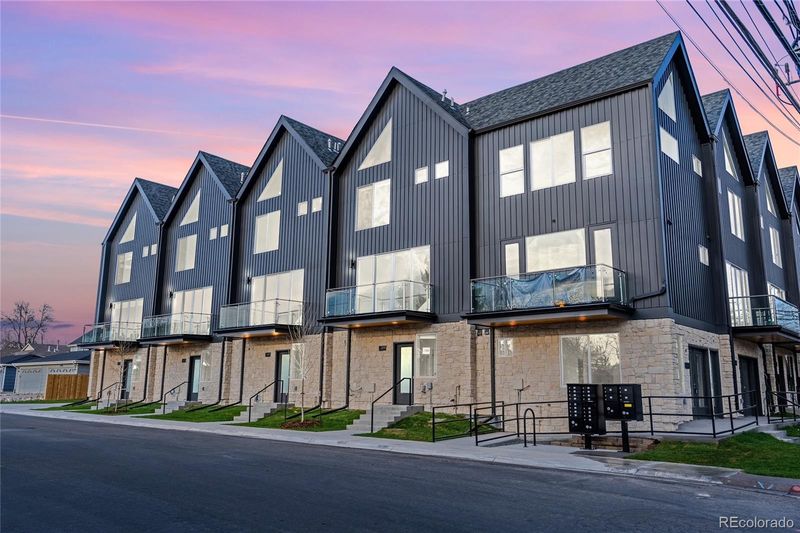 2280 S Dexter St, Denver, CO 80222