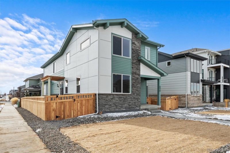 21105 E 62nd Ave, Aurora, CO 80019