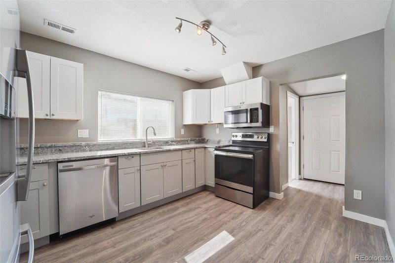 320 6th St, Dacono, CO 80514