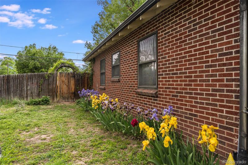 2101 Olive St, Denver, CO 80207