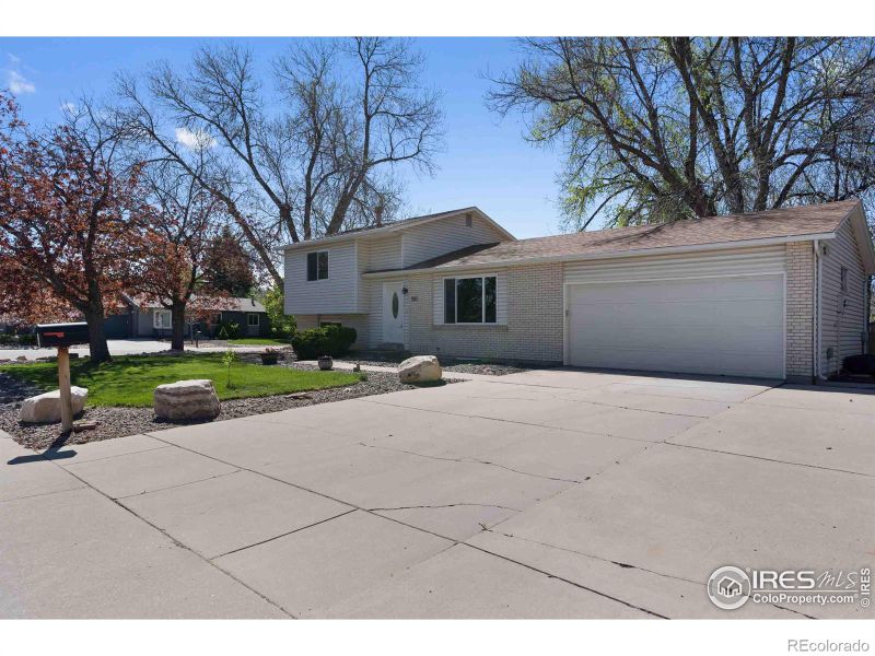 801 Wagonwheel Dr, Fort Collins, CO 80526