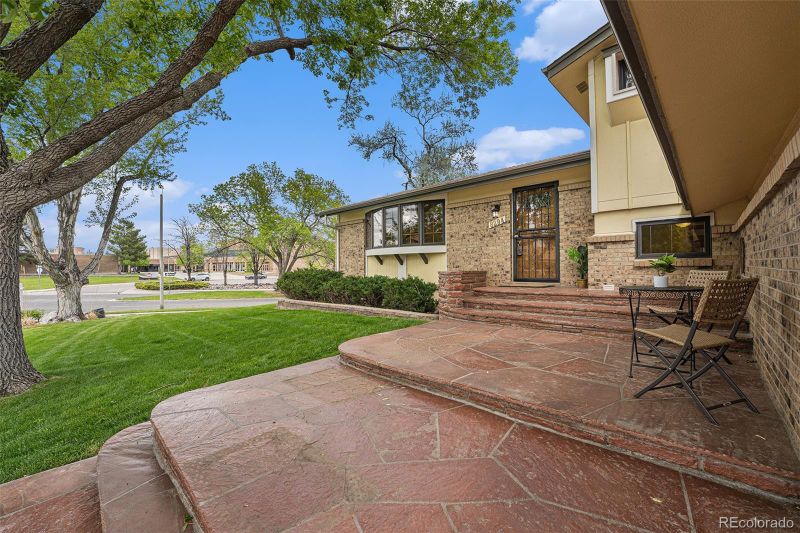 8294 Ammons Cir, Arvada, CO 80005