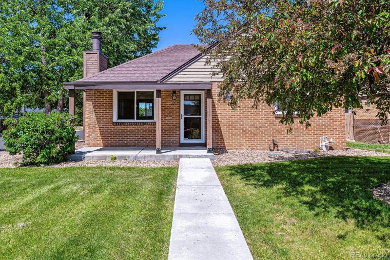 3001 Newport St N, Denver, CO 80207
