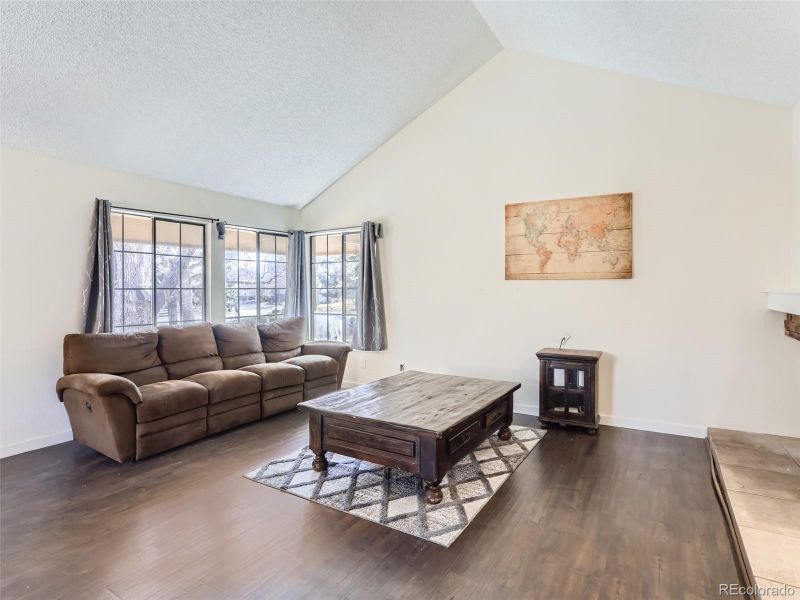 3 S Eagle Cir, Aurora, CO 80012