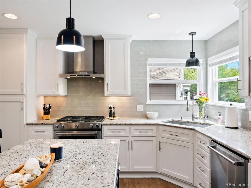 705 Huntington Dr, Highlands Ranch, CO 80126