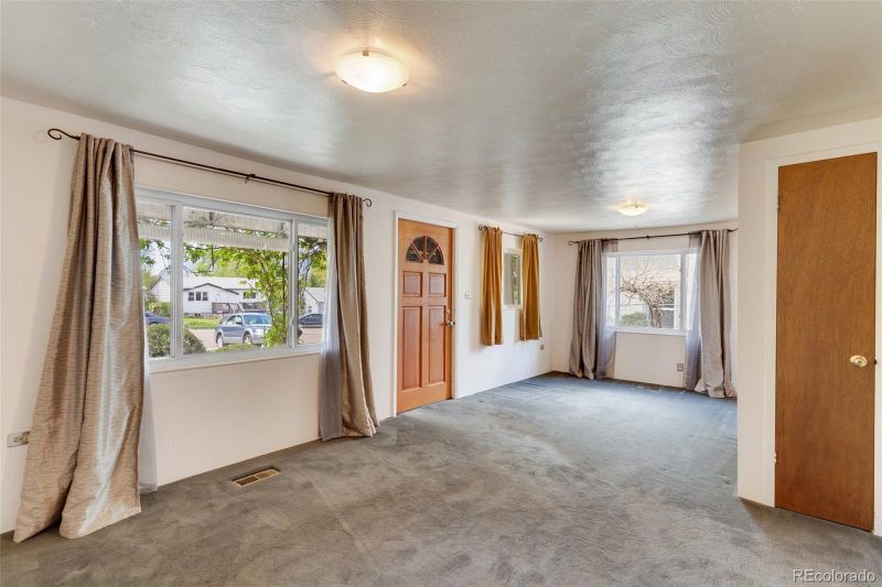 744 E Moreno Ave, Colorado Springs, CO 80903