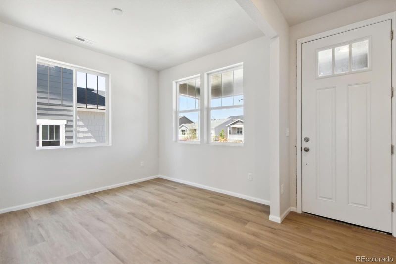 24574 E 37th Ave, Aurora, CO 80019