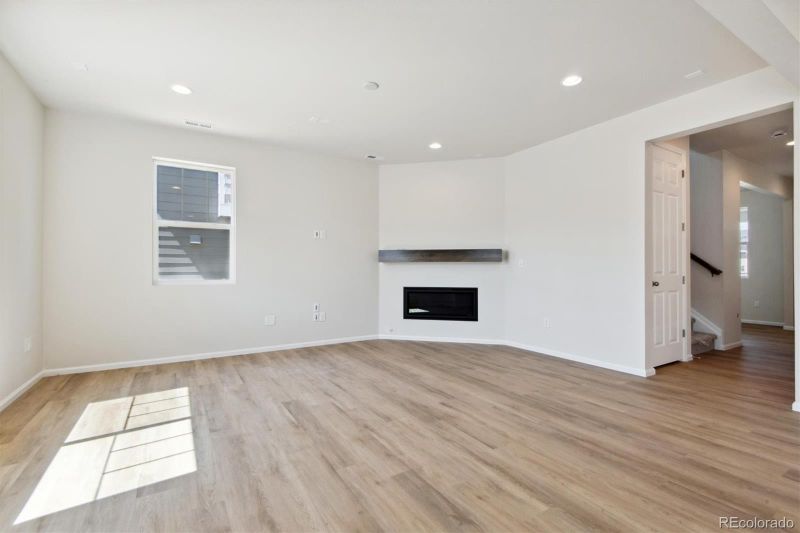 24574 E 37th Ave, Aurora, CO 80019