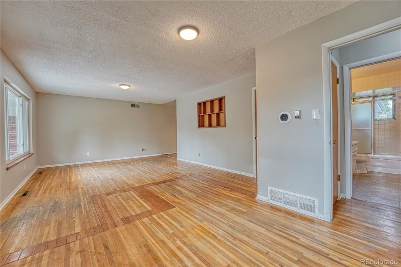 415 S Wheeling Way, Aurora, CO 80012