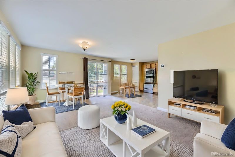 22462 E Princeton Dr, Aurora, CO 80018