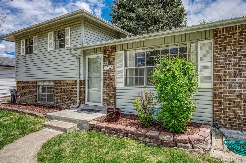 3082 S Boston Ct, Denver, CO 80231