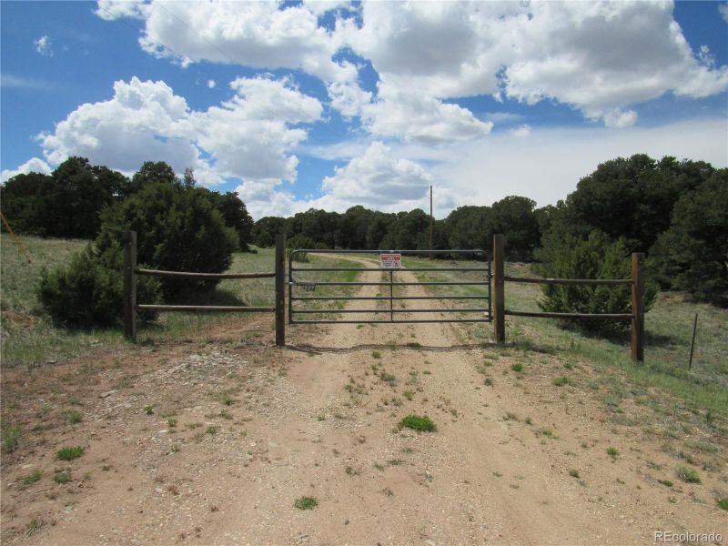 4042 Comanche Dr Lot 17 and 18, Walsenburg, CO 81089