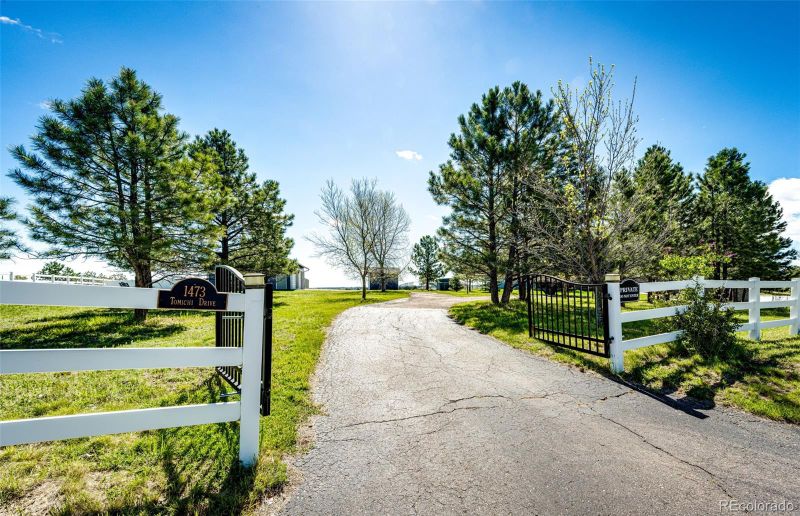 1473 Tomichi Dr, Franktown, CO 80116