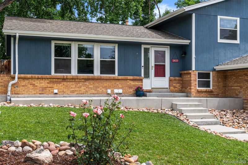 5833 W Maplewood Dr, Littleton, CO 80123