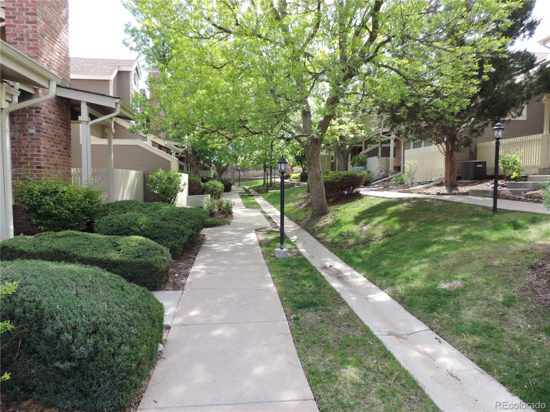 1990 S Helena St #B, Aurora, CO 80013