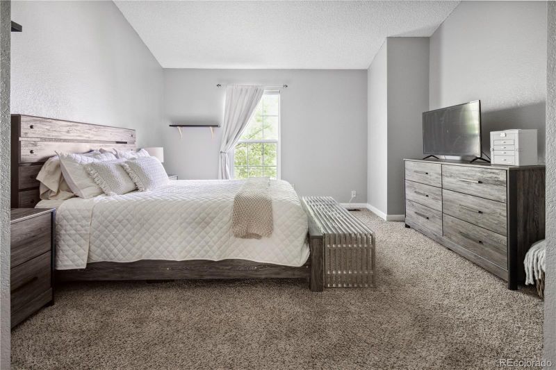2752 E Nichols Cir, Centennial, CO 80122