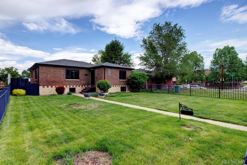 3255 N Saint Paul St, Denver, CO 80205