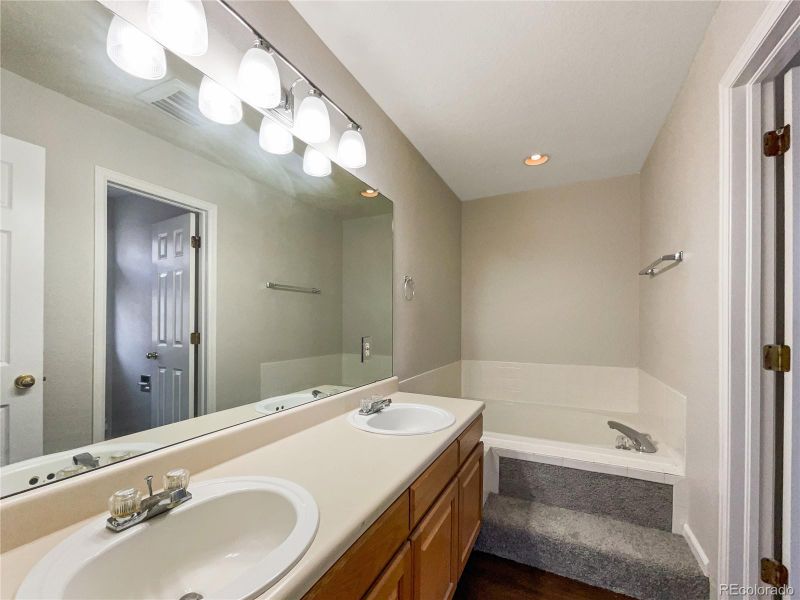 9696 Sun Meadow St, Highlands Ranch, CO 80129