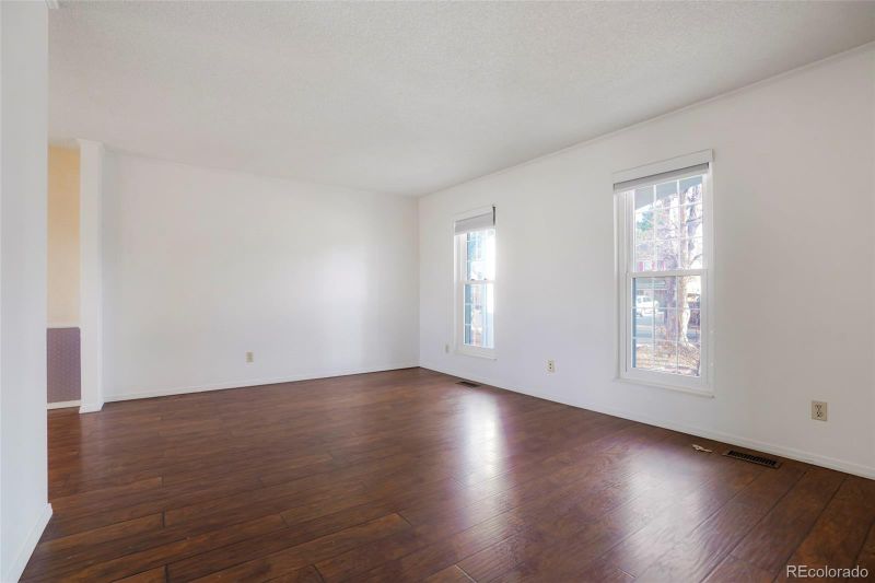 1535 S Vaughn Cir, Aurora, CO 80012