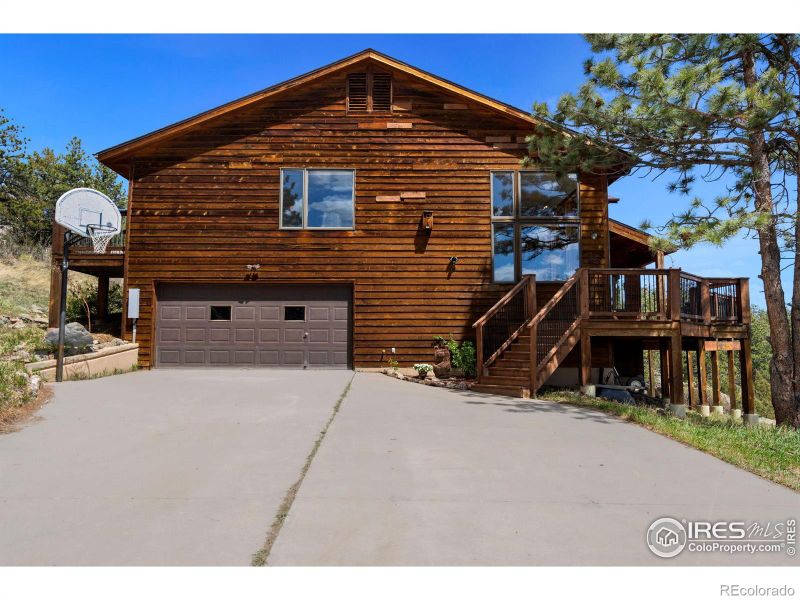 321 Guardian Peak Dr, Livermore, CO 80536