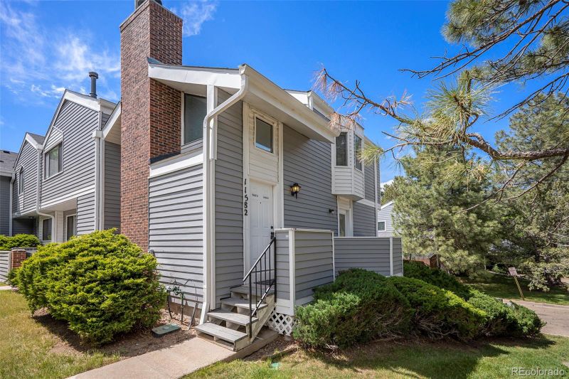 11582 E Bayaud Dr, Aurora, CO 80012