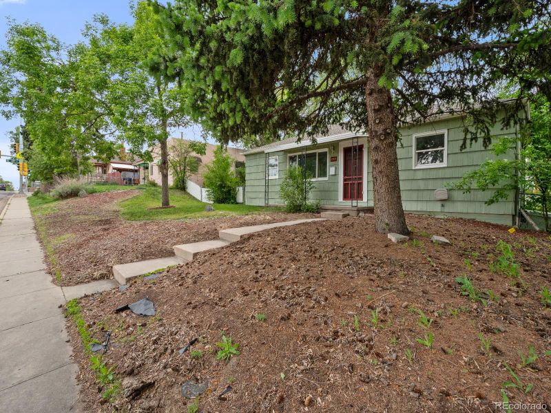 1315 Dayton St, Aurora, CO 80010