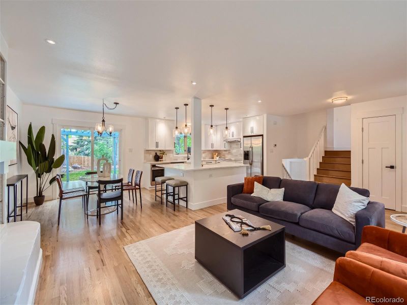 932 E Briarwood Cir S, Centennial, CO 80122