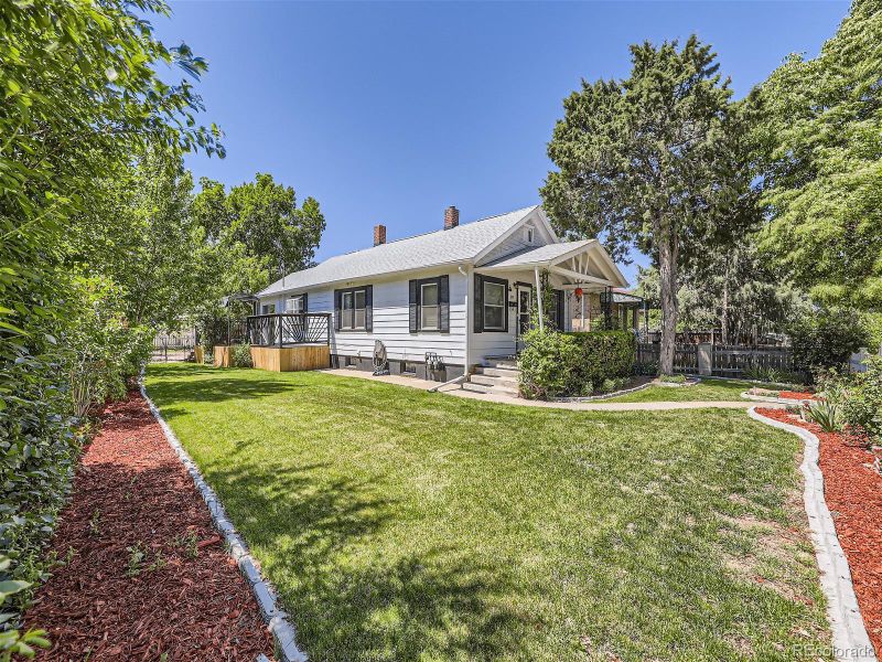 638 E Elk Pl, Denver, CO 80216