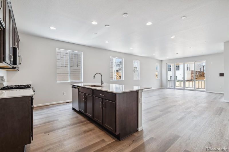24581 E 37th Ave, Aurora, CO 80019