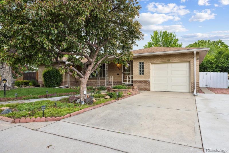7065 W 43rd Pl, Wheat Ridge, CO 80033