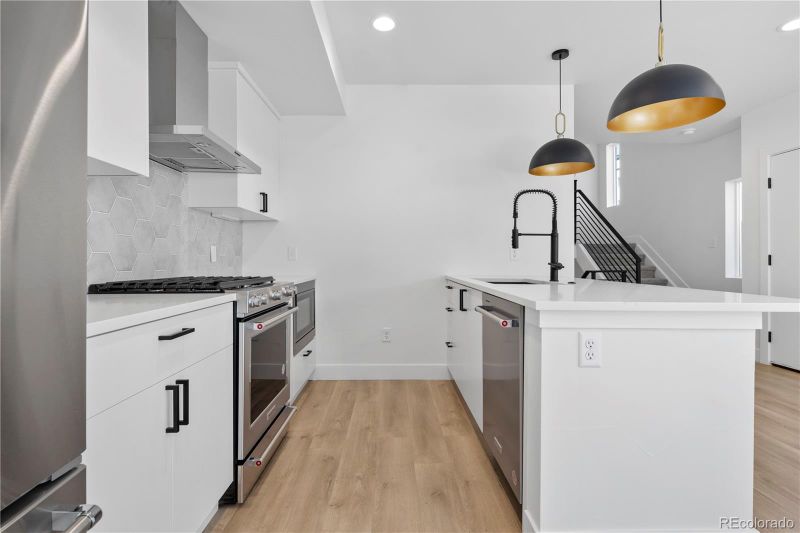 1340 N Knox Ct, Denver, CO 80204