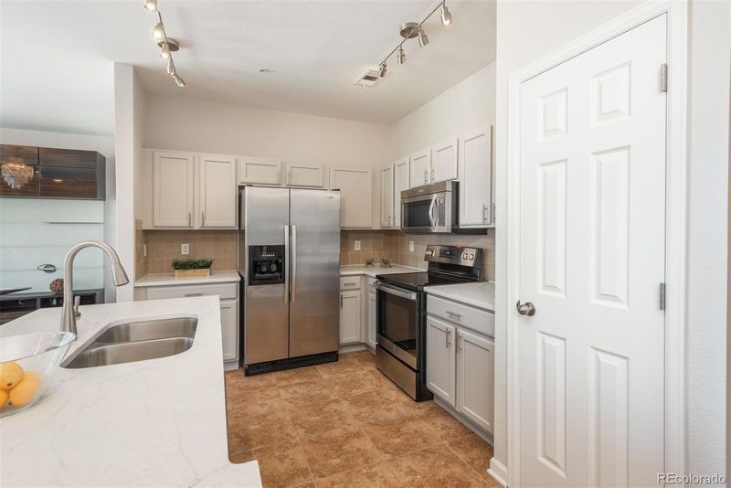 9300 E Florida Ave #902, Denver, CO 80247