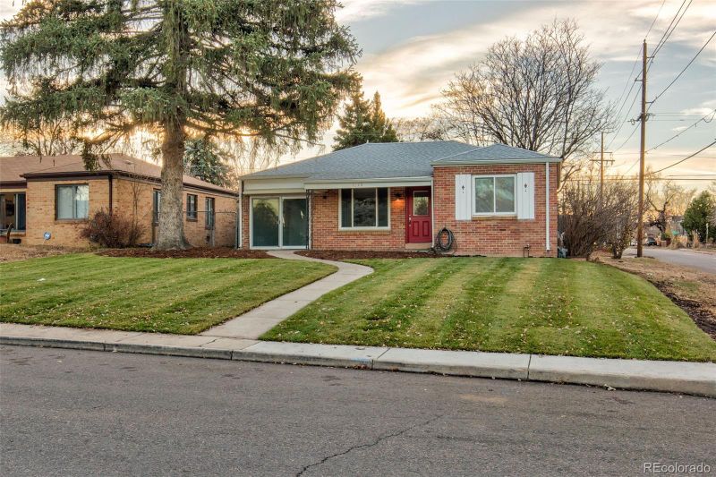 1375 Roslyn St, Denver, CO 80220