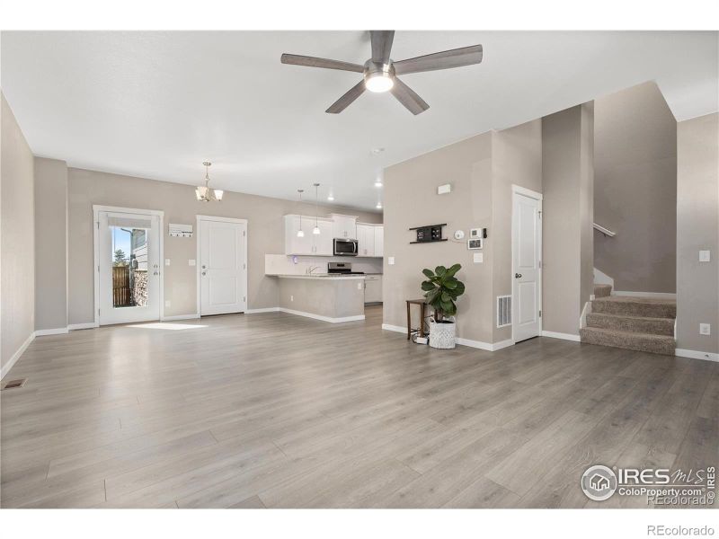 719 N Quemoy St, Aurora, CO 80018