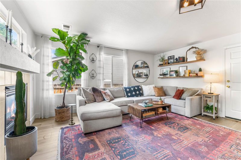 1253 Red Mountain Dr, Longmont, CO 80504