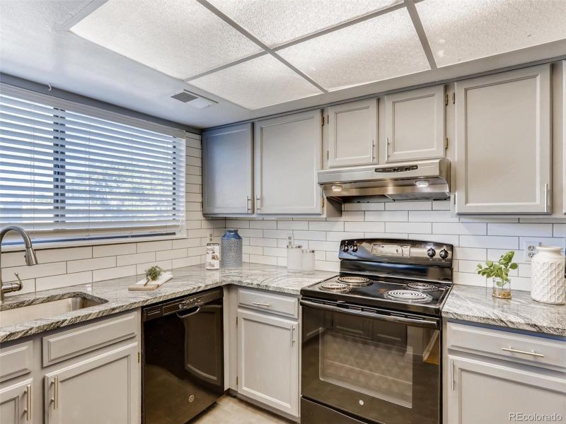 2356 S Troy St, Aurora, CO 80014